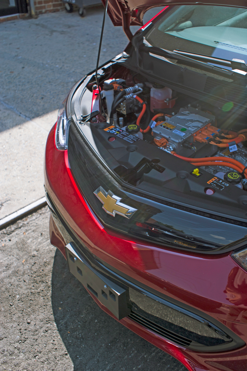 Illustration for article titled The 2018 Chevrolet Bolt EV Makes the Electric Car Feel Normal, and That’s the Point